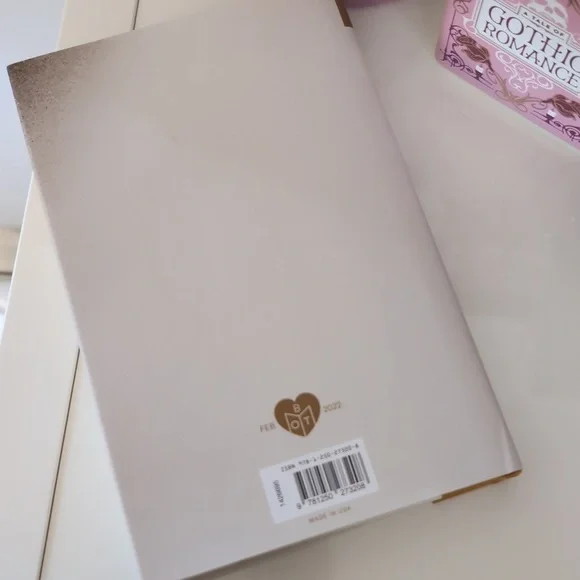 SOLD The Golden Couple by Greer Hendricks and Sarah Pekkanen - Picture 3 of 3